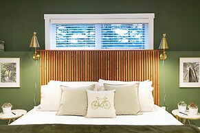 Kinnikinnick Guest House