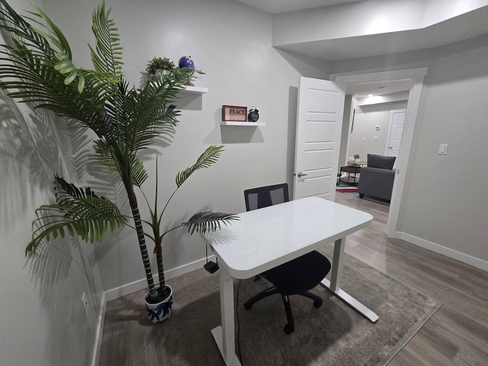 Elegant Private Suite in Edmonton North