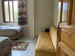 Hayrat apart