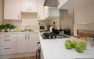 Castle Point 18 Apartments - Premier Lodge