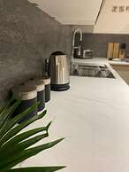 Stylish 2BR Serviced Apartment in Bedford Centre 4