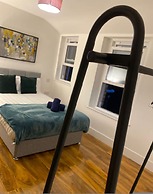 Stylish 2BR Serviced Apartment in Bedford Centre 4
