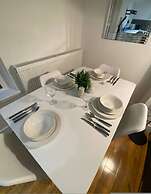 Stylish 2BR Serviced Apartment in Bedford Centre 4