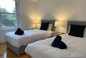Stylish 2BR Serviced Apartment in Bedford Centre 4