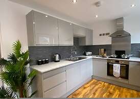 Stylish 2BR Serviced Apartment in Bedford Centre 4