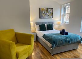 Stylish 2BR Serviced Apartment in Bedford Centre 4
