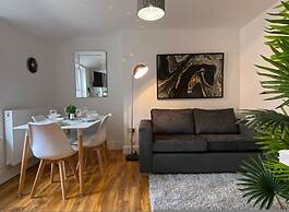 Stylish 2BR Serviced Apartment in Bedford Centre 4