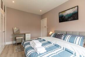 Buckingham House Modern Coastal 3BR Stay