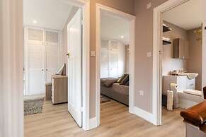Buckingham House Modern Coastal 3BR Stay