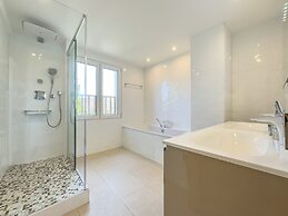207 Le Maubourg in Cannes
