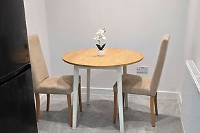 Central 1 Bed Apartment - Sleeps 2 With Wifi