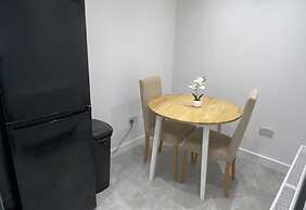 Central 1 Bed Apartment - Sleeps 2 With Wifi