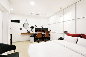 Hotel Brown Dot (Dongducheon Central Station)