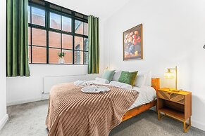 2 Double Beds - Sleeps 4 - Parking - Wifi
