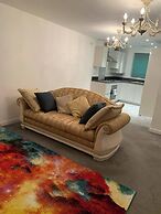 House- Sleeps 6 & Free Parking