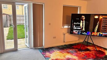 House- Sleeps 6 & Free Parking
