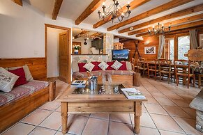 Chalet in La Tania Near Ski Slopes