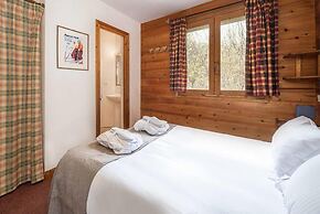 Chalet in La Tania Near Ski Slopes