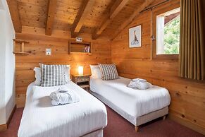 Chalet in La Tania Near Ski Slopes