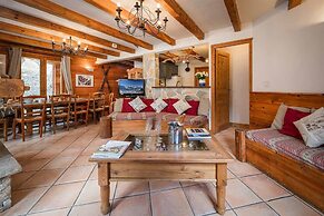 Chalet in La Tania Near Ski Slopes