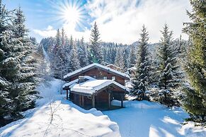Chalet in La Tania Near Ski Slopes