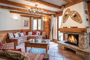 Chalet in La Tania Near Ski Slopes