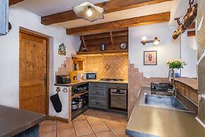 Chalet in La Tania Near Ski Slopes