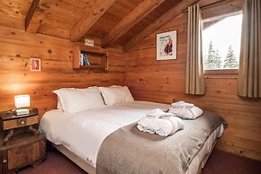 Chalet in La Tania Near Ski Slopes