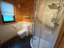 Loch Lomond Lodge 27, Rowardennan
