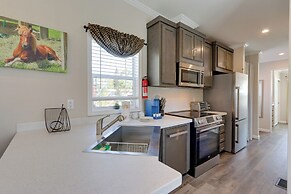 0.5 Mi to Rodeo & Events! River Ranch Tiny Home