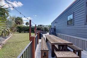 0.5 Mi to Rodeo & Events! River Ranch Tiny Home