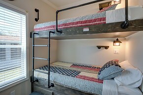 0.5 Mi to Rodeo & Events! River Ranch Tiny Home