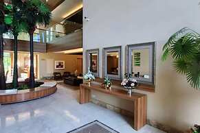 Ambassador Plaza Hotel