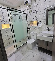 Times Square Hotel And Suites