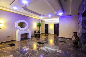 Grand Commodores Hotel And Suites