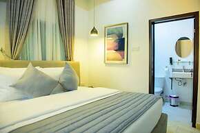 Grand Commodores Hotel And Suites