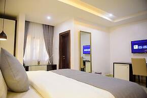 Grand Commodores Hotel And Suites