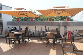 Grand Commodores Hotel And Suites