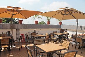 Grand Commodores Hotel And Suites