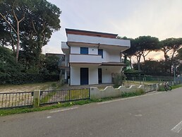 Two-storey Flat With Garden in Rosolina Mare