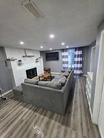 Bright & Cozy 2-bedroom Main Floor Suite