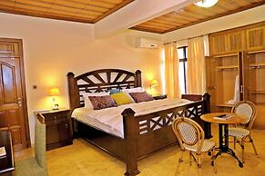 Village Courtyard Hotel