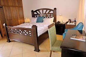 Village Courtyard Hotel