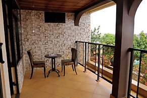 Village Courtyard Hotel