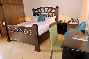 Village Courtyard Hotel