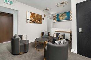 Plush Hotel