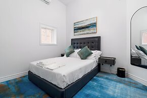 Plush Hotel