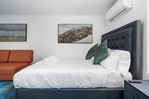 Plush Hotel