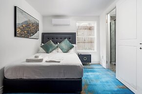 Plush Hotel