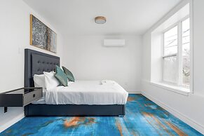 Plush Hotel
